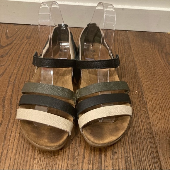 EL NATURALISTA Sz 38 Zumaia Leather  Velcro Closure Elastic On One Strap Sandals - Picture 2 of 10